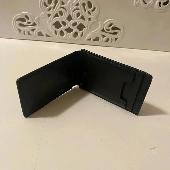 Cole Haan new conditions card holder with magnetic snap - Picture 7 of 10